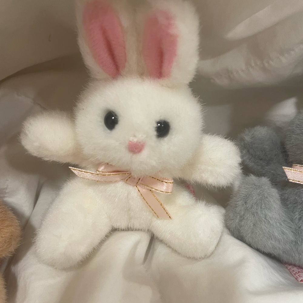 Vintage Russ Berrie Plush Bunny Trio - Brown, White, and Gray pristine 4” (3) - Picture 5 of 8